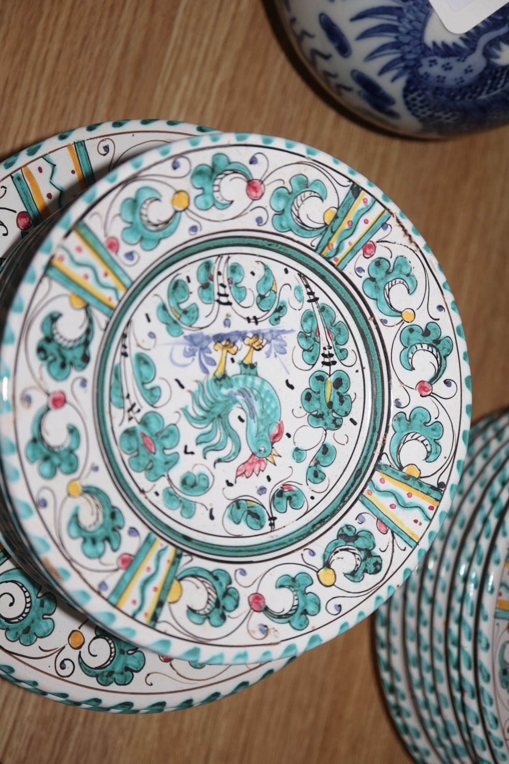 A set of thirty one Deruta maiolica plates